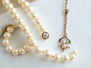 Nunca he sido de llevar joyas con perlas hasta que fiché estos anillos y pendientes
