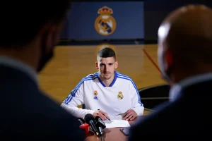 Oficial: Izan Almansa vuelve al Real Madrid y firma hasta 2029