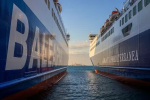 Baleària cierra la compra de Naviera Armas Trasmediterránea, pendiente de la CNMC