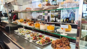El bar más famoso de Las Fuentes de Zaragoza, según las reseñas: "Un refugio para todo el barrio"