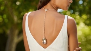 Estos son los collares largos que las más elegantes combinan con sus looks de verano