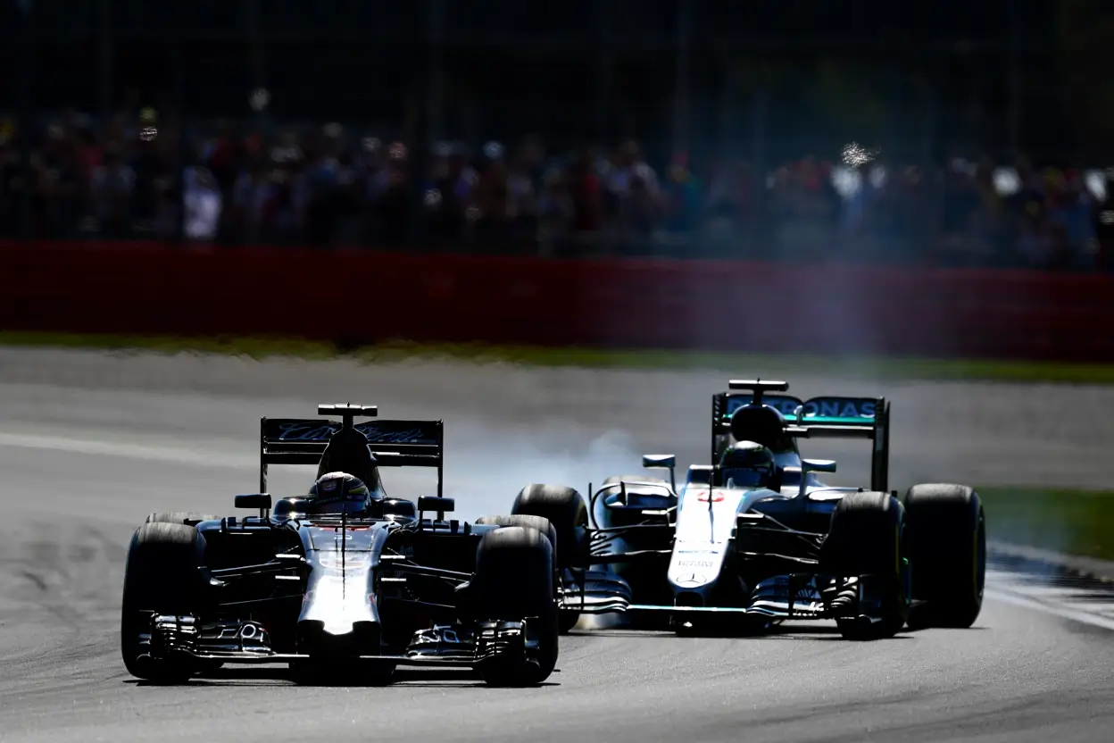 Así queda la parrilla de la F1 2026 tras los fichajes de Checo Pérez y Valtteri Bottas por Cadillac, con dudas en Mercedes y Red Bull