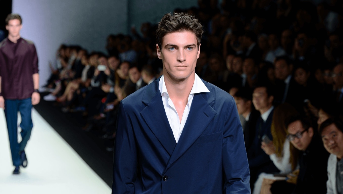 Así ha sido el emocionante desfile del 50 aniversario de Giorgio Armani: sastrería desestructurada y un homenaje a toda su carrera