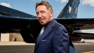 De volar aviones militares a salir en Iron Man 2: todas las extravagancias de Larry Ellison, el nuevo hombre más rico del mundo