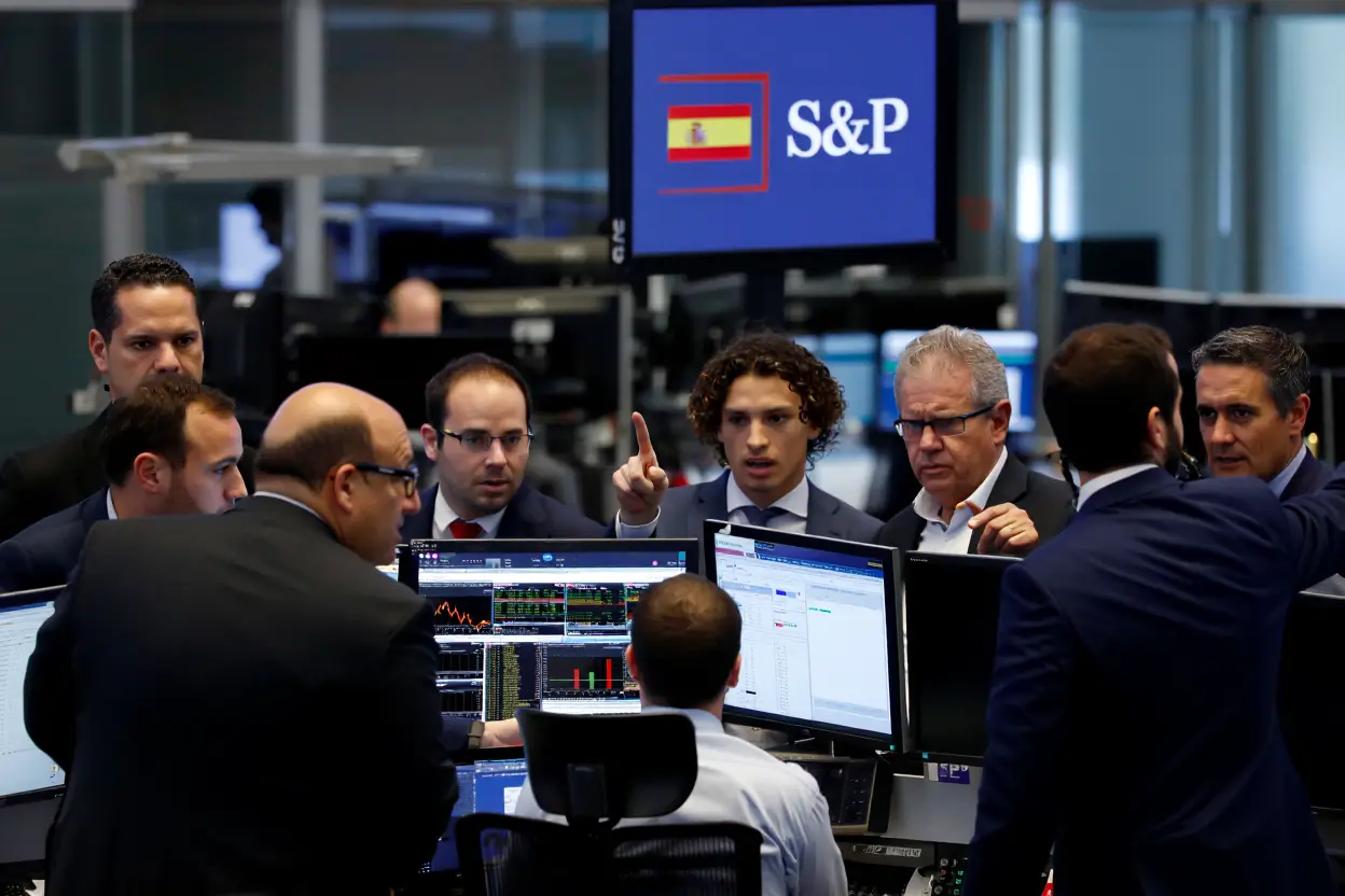 La agencia S&P eleva el rating a España a 'A+' y destaca que crecerá el triple que la Eurozona este año
