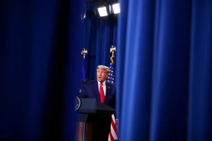 Trump lanza otra amenaza de aranceles sobre Europa al rescatar el conflicto por la tasa Google