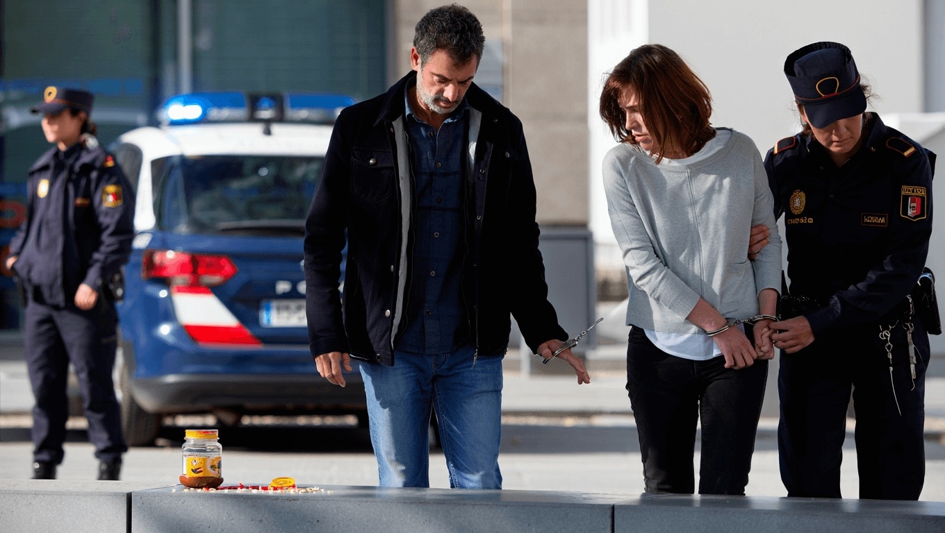 Lodgers of baby's parents arrested for putting shards of glass in food jar