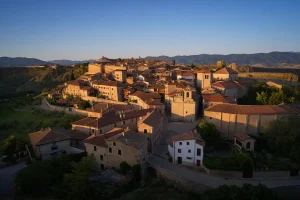 Ni Sepúlveda ni Medina del Campo, el pueblo más bonito de Castilla y León está en Ávila y es una joya medieval