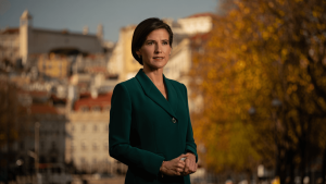 Ni negra ni marrón, la infanta Sofía tiene la blazer ideal para ir al trabajo este otoño