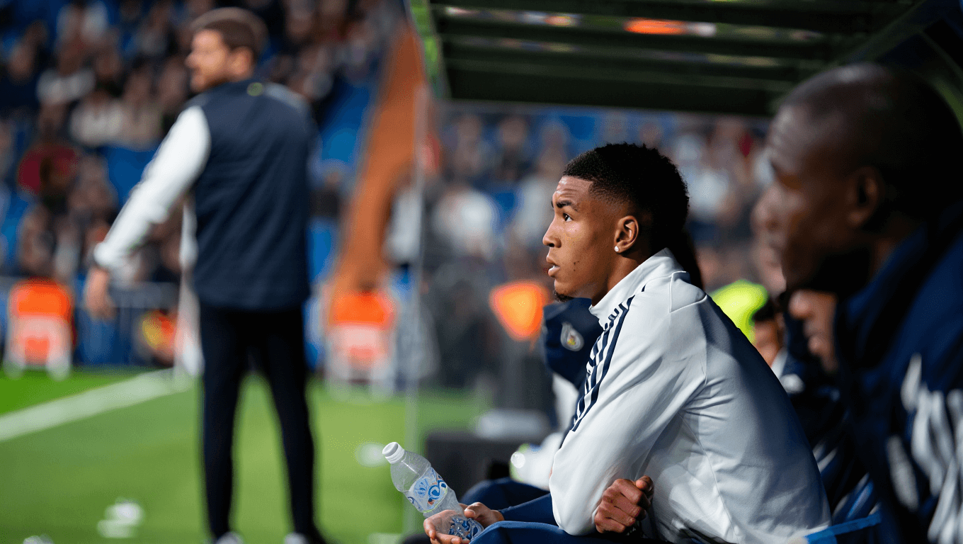 Endrick se enfada con Xabi Alonso, pega una patada a una botella y se queda sin jugar