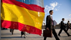 Moody's y Fitch se unen a S&P y mejoran la nota a España por la fortaleza de su economía y Cuerpo lo celebra: "Es un triplete insólito"