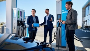 Iberdrola | bp pulse y CEEES se alían para llevar la carga ultrarrápida a 500 estaciones de servicio