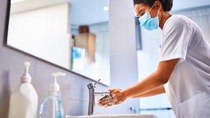 Las enfermeras recuerdan que un correcto lavado de manos previene hasta la mitad de las enfermedades infecciosas más comunes