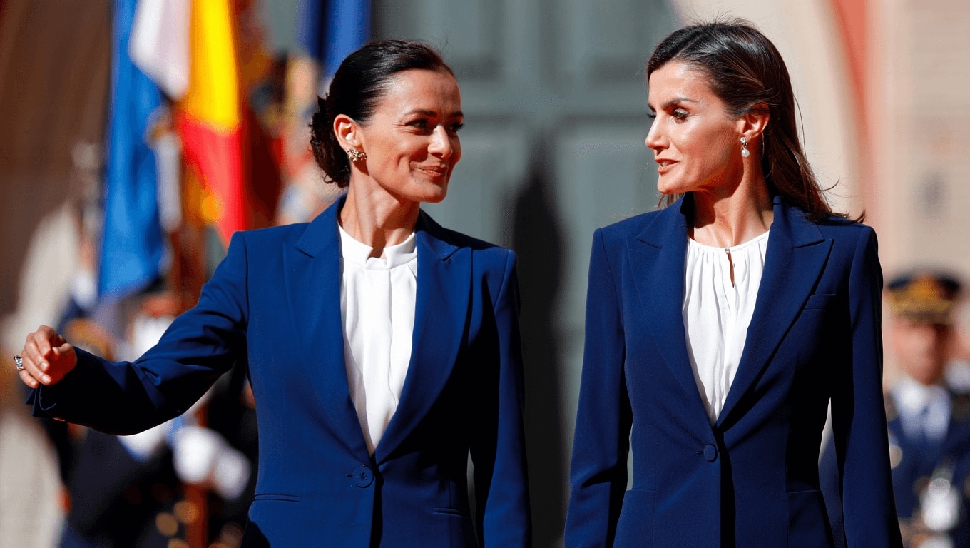 Coincidencia o error de protocolo: Letizia y la delegada del Gobierno de Navarra se ponen el mismo traje de chaqueta en Viana