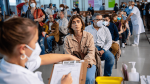 Alertan de los riesgos del «sin cita previa» en la vacunación catalana para los pacientes y para la planificación de los centros