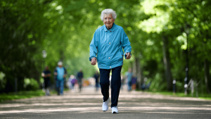 Caminar puede retrasar el alzhéimer hasta siete años