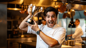 Jorge Algarate, el chef que ha vuelto al cole, gana el certamen nacional de nuevos talentos en la feria Gastrónoma