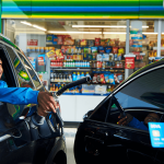 La energética bp y BBVA ofrecen descuentos en repostajes y compras en las estaciones de servicio