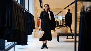Las compras de Massimo Dutti de la semana: vestidos negros, bolsos trenzados y los primeros abrigos de la temporada