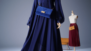 Las novedades de Massimo Dutti: vestidos drapeados, bolsos de ante y faldas plisadas