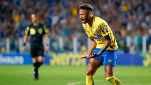 Neymar estalla contra el árbitro en pleno partido e imita a Vinicius en sus gestos al ser sustituido