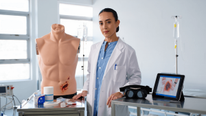 Un proyecto enfermero de Barcelona evalúa el uso de maniquíes frente a la realidad virtual en el aprendizaje del cuidado de heridas