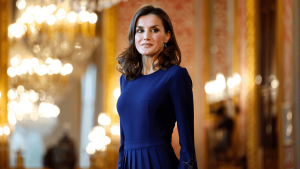 La reina Letizia rescata de su armario su vestido de Massimo Dutti más favorecedor en los Premios de Innovación y Diseño