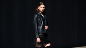 Total look en cuero: la fórmula de estilo que conquista a las expertas