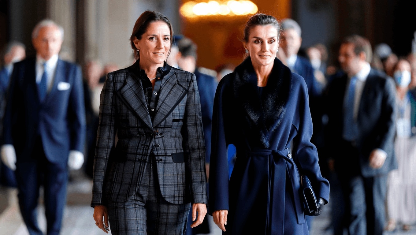 Marta Carazo estrena el traje de Sfera más estiloso del invierno: de cuadros y con botines cómodos