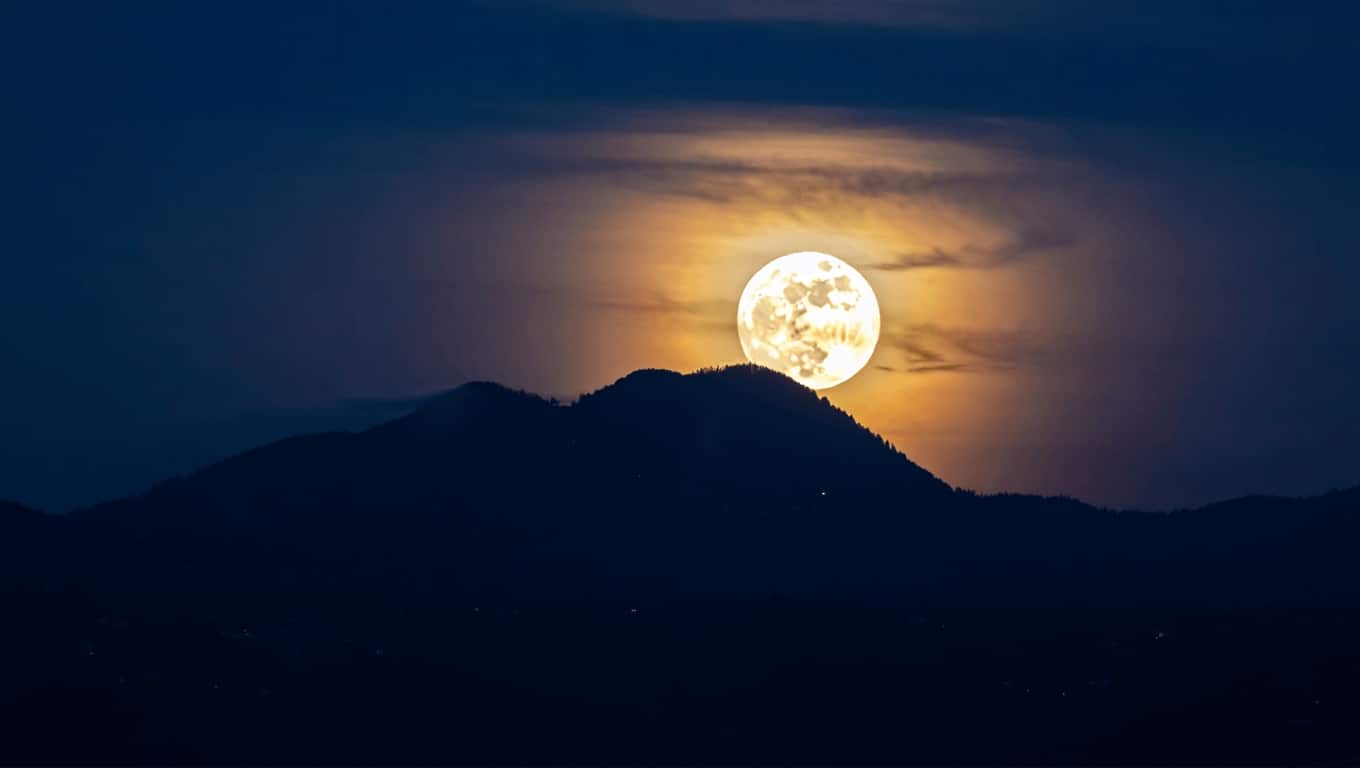 Spectacular supermoon to be seen for the last time until 2042