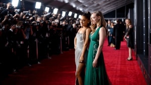 De Ariana Grande a Amanda Seyfried: los looks de la primera alfombra roja del año