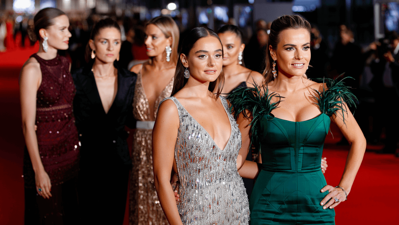 De Chenoa a Sandra Barneda: todos los looks de las presentadoras de las Campanadas 2025