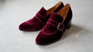 Zapatos de terciopelo, la tendencia que no esperábamos pero arrasa entre las que buscan un toque elegante en sus looks