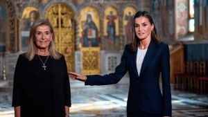 La reina Letizia se despide de Irene de Grecia en la Catedral Ortodoxa de Madrid con elegancia y máxima sobriedad