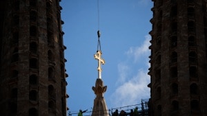 Cross completed on Sagrada Família's highest tower in Barcelona