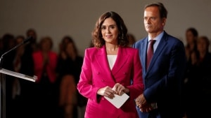 El original traje made in Spain con el que ha sorprendido Isabel Díaz Ayuso