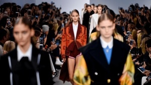 Los mejores desfiles de la Semana de la Moda de Milán: de las capas superpuestas de Prada al primer desfile de la nueva era de Giorgio Armani