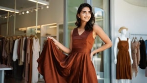 El vestido más deseado de la temporada es el de color marrón ¡No lo dejes escapar!
