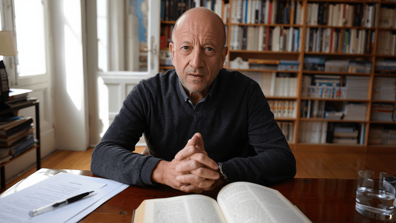 Carrère escribe el mejor libro del año entre el fascismo francés y la Rusia de Putin