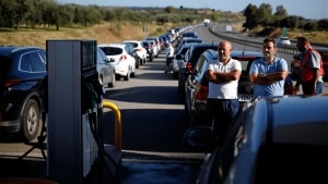 Petrol station workers across Spain call strike on peak May bank holiday dates