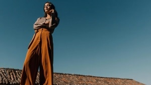 El look boho de Tana Rivera con pantalones tendencia que vas a querer copiar esta primavera