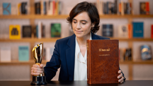 La argentina Samanta Schweblin logra el millón de euros del polémico Premio Aena con 'El buen mal'