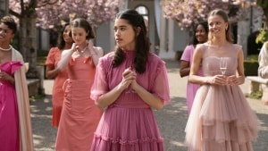El rosa empolvado es el color favorito de las invitadas y estos son los mejores vestidos para llevarlo