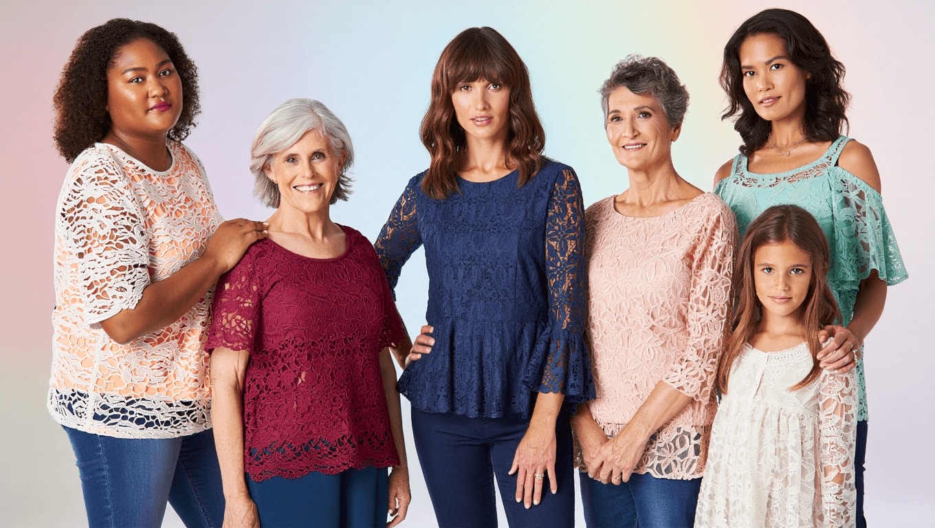 Adoro estas blusas de encaje: seis modelos muy ponibles y versátiles que favorecen a todas