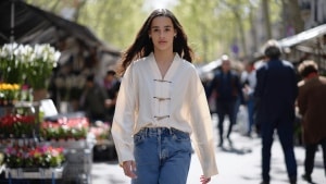 De Oysho a Sfera: la camisa japonesa es la prenda perfecta para llevar con vaqueros en primavera