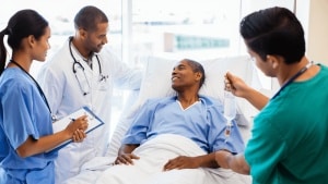 Pacientes y sociedades científicas formalizan un acuerdo para impulsar un cambio en la atención a las personas con Enfermedad Renal Crónica Avanzada