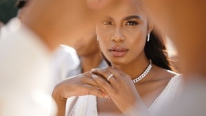 Qué joyas llevar el día de tu boda: piezas elegantes para novias de todos los estilos