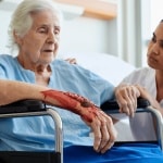 Las enfermeras de Geriatría advierten de lesiones cutáneas que afectan a uno de cada diez mayores en residencias