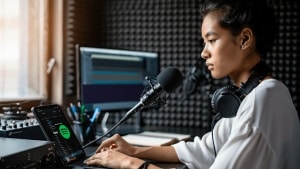 Adiós al contenido basura: Spotify por fin verificará los pódcast creados por humanos