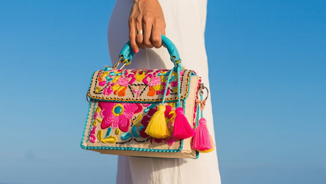 Cuál es el bolso más especial del verano para elevar los looks diarios más aburridos